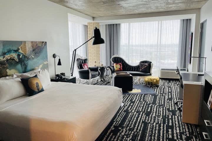 Room 27 of 74
