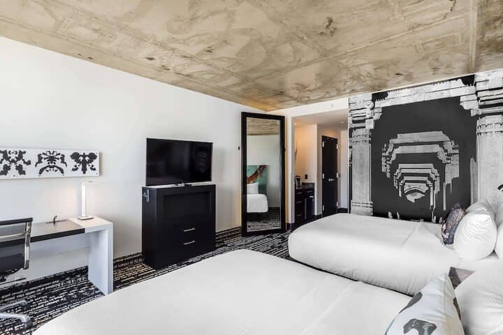 Room 30 of 74