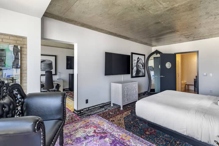 Room 17 of 74