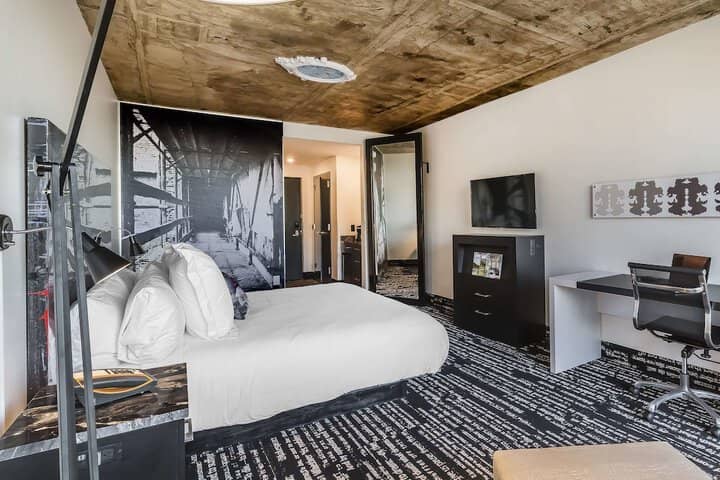 Room 6 of 74