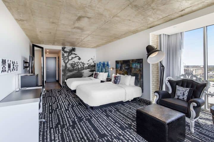 Room 33 of 74